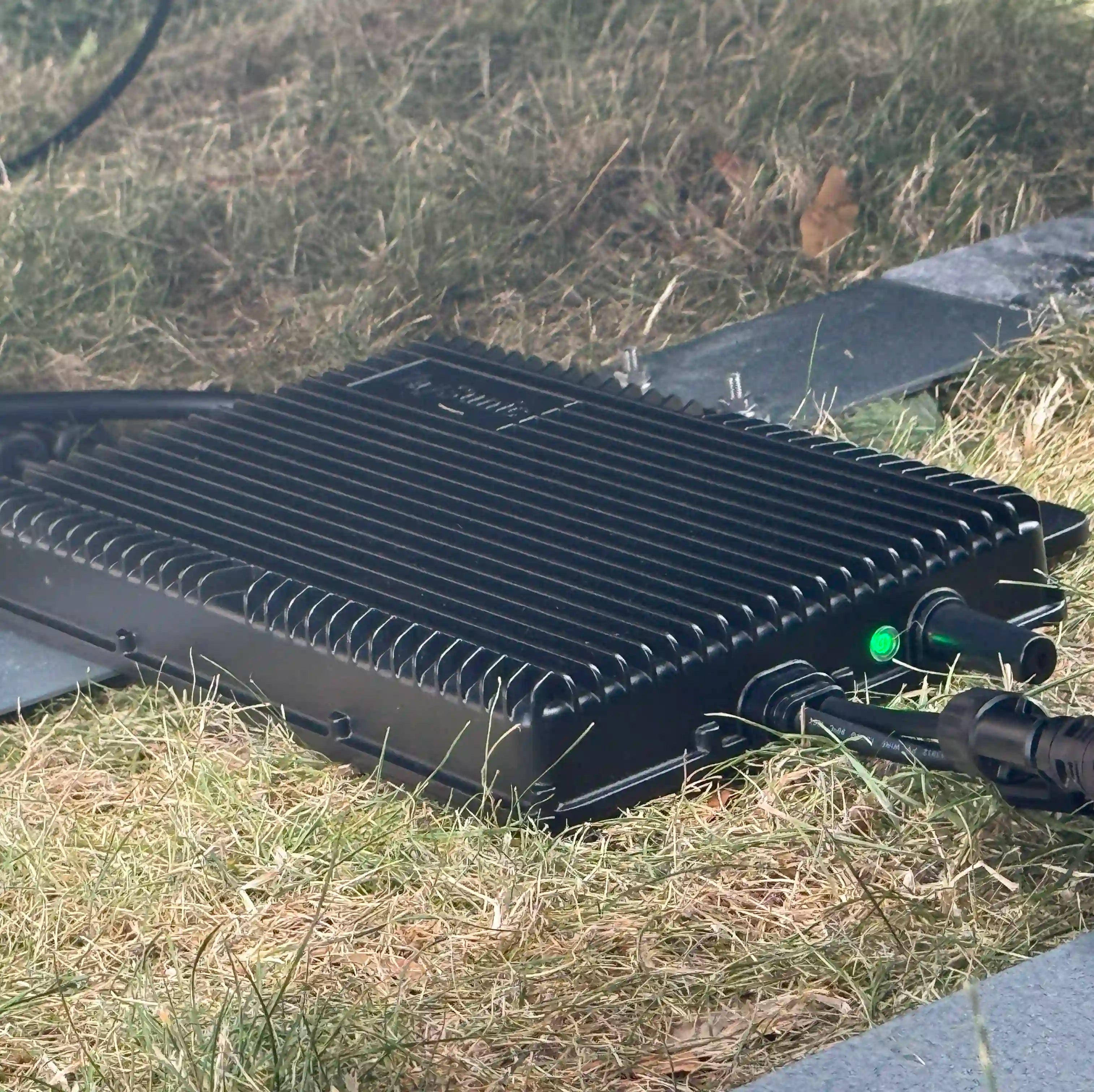 VaySunic VM800WE-P2 800 W Solar Microinverter with 5 m UK Plug-and-Play Cable